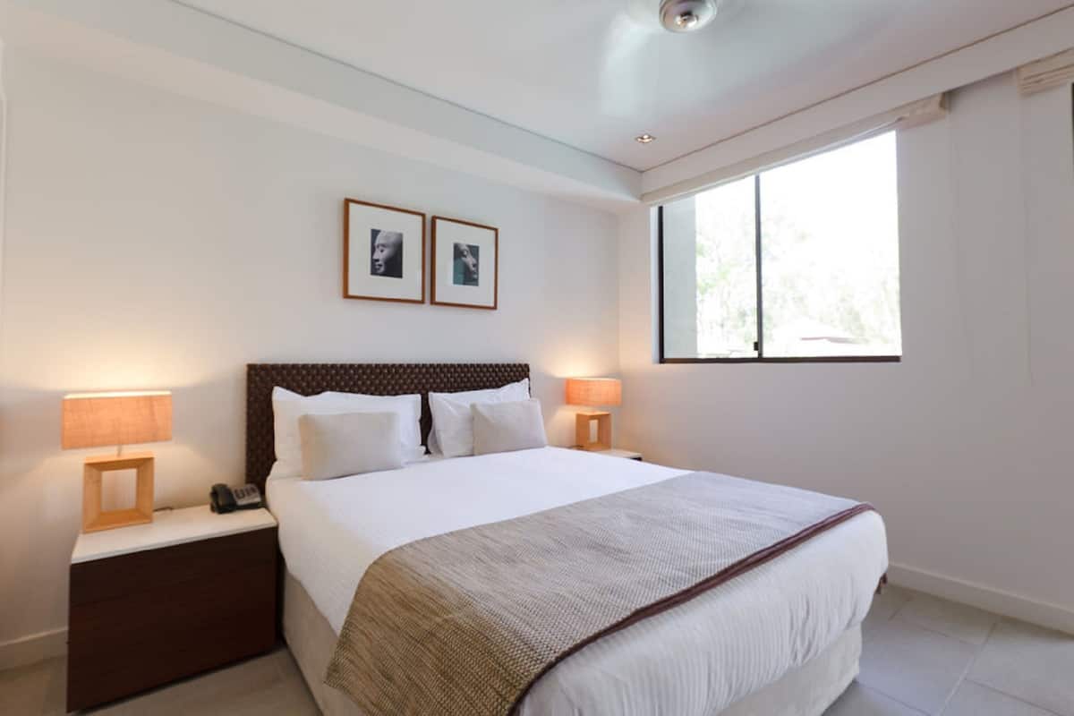 Luxury-Apartment, 2 Schlafzimmer, Balkon, Poolblick | 2 Schlafzimmer, Zimmersafe, Schreibtisch, schallisolierte Zimmer
