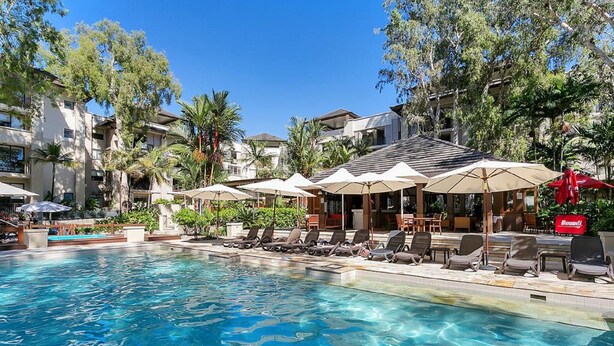 Poolside bar -  2 Bedroom Luxury Apartment at Sea Temple Palm Cove Resort (Palm Cove)