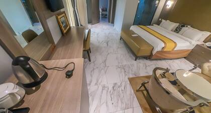 Maxbe Continental Hotel