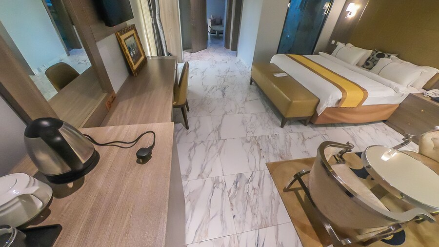 Maxbe Continental Hotel