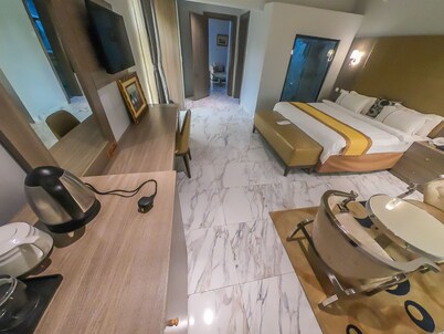 Maxbe Continental Hotel