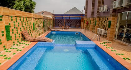 Maxbe Continental Hotel