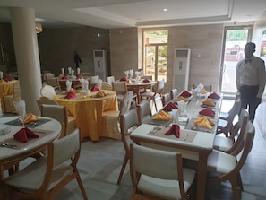 Bao gồm bữa sáng đầy đủ
