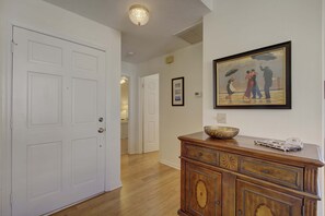 Interior - 3 bedroom, 2 bath get-away located across the street from the beach (St Simons Island)