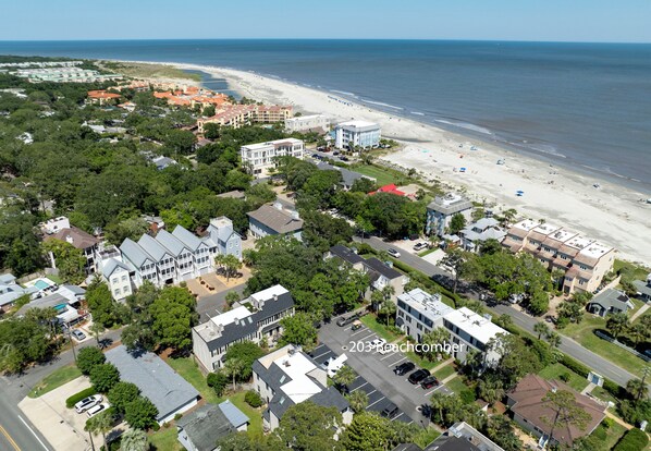 Exterior - 3 bedroom, 2 bath get-away located across the street from the beach (St Simons Island)