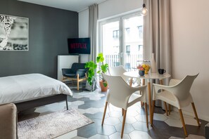 Comfort Studio Suite, Non Smoking, Beachfront | Hypo-allergenic bedding, individually decorated, individually furnished