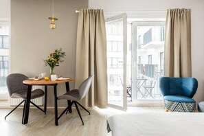 Suite studio | Décor unique, ameublement unique, rideaux d’obscurcissement