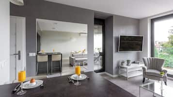 Executive Suite, 2 Bedrooms | Individually decorated, individually furnished, blackout curtains