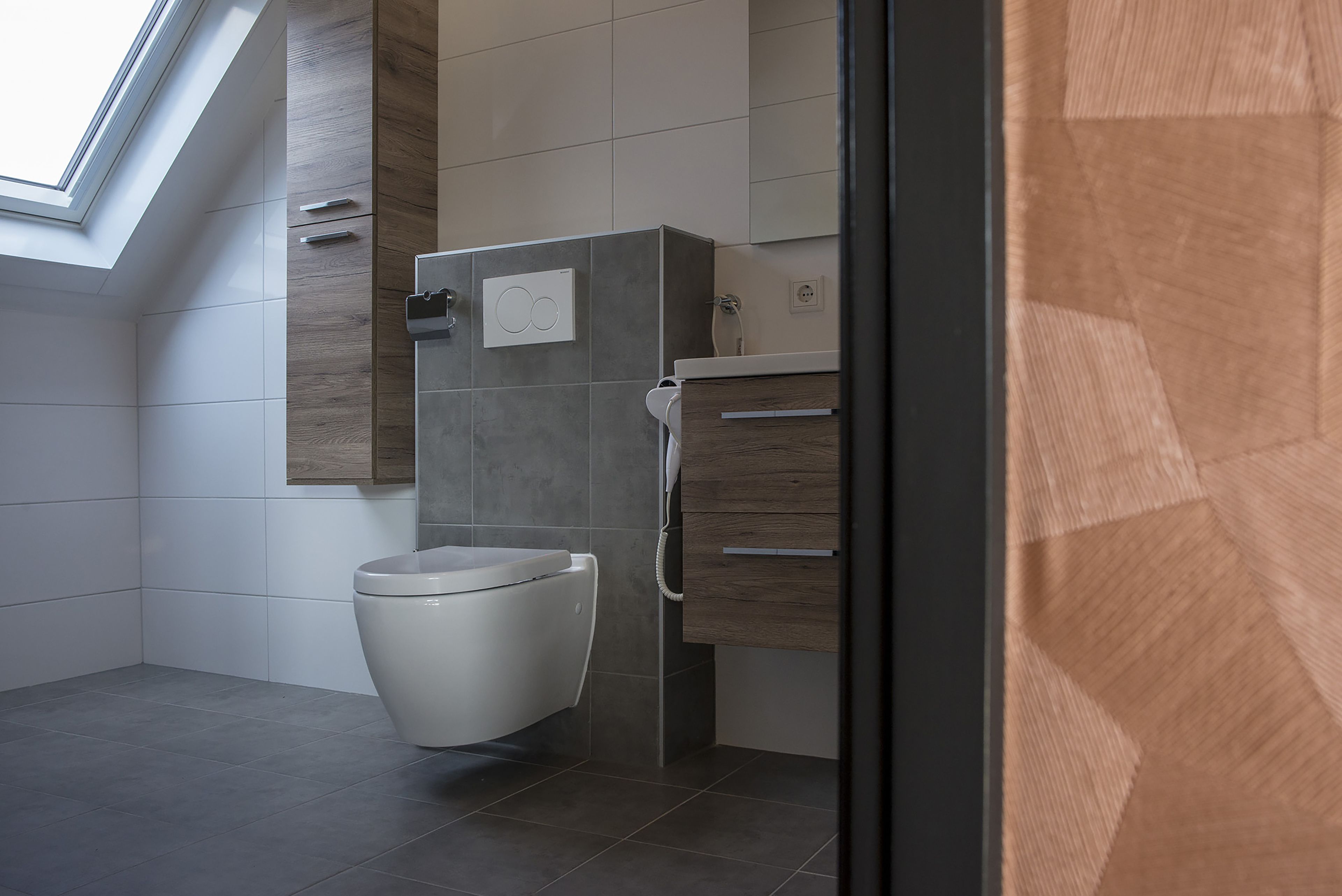 shower, free toiletries, towels