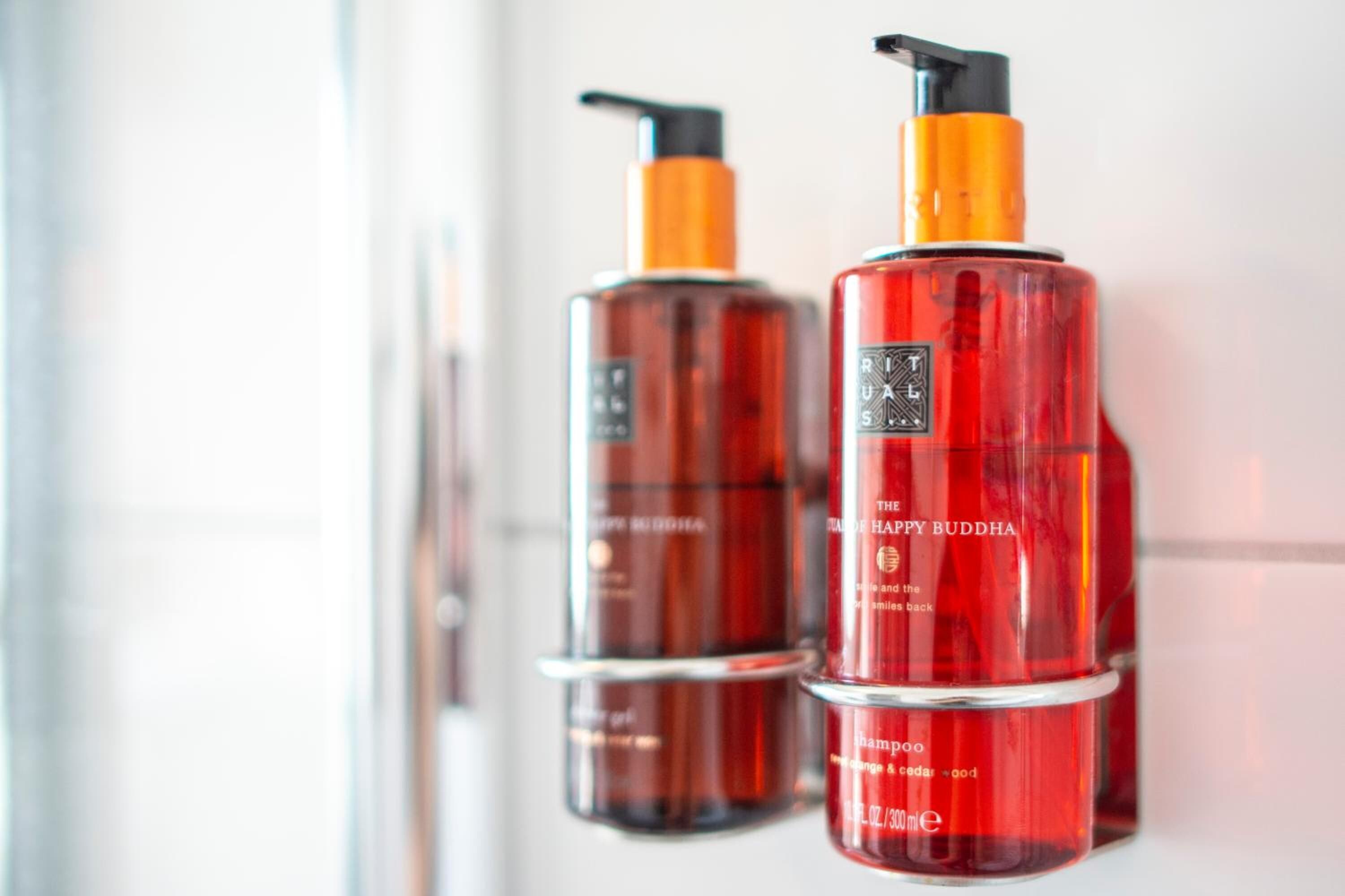 shower, free toiletries, towels