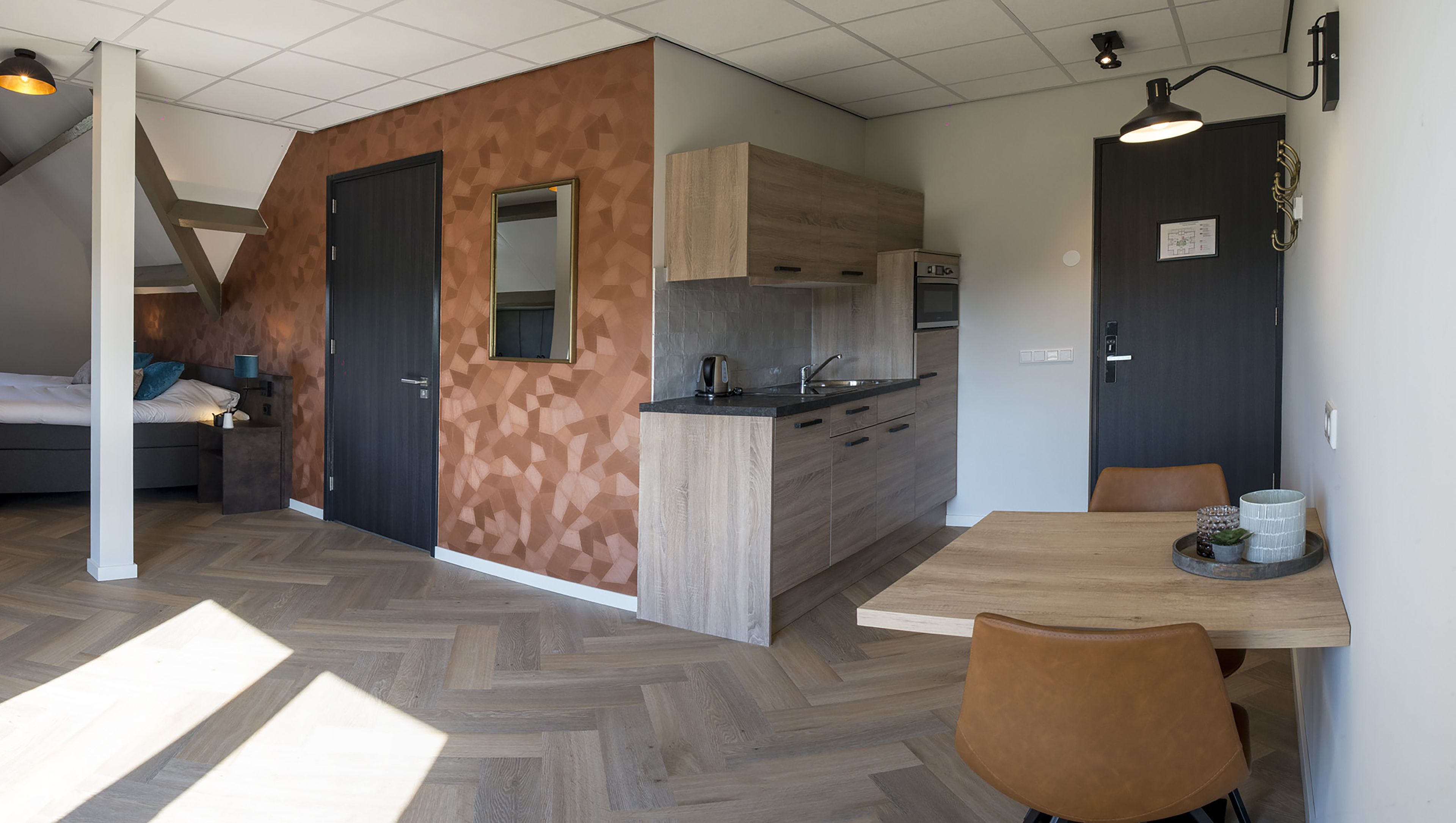 comfort room | private kitchen | fridge, coffee/tea maker