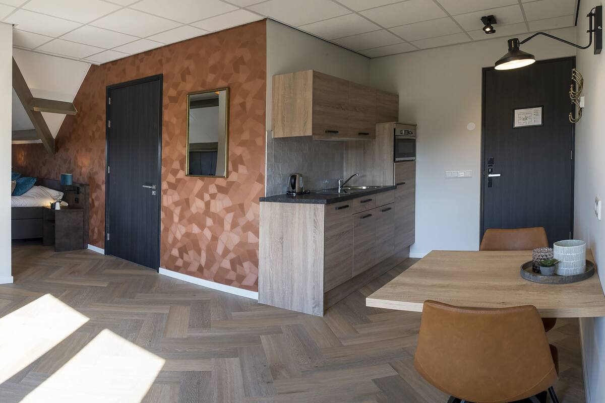 comfort room | private kitchen | fridge, coffee/tea maker