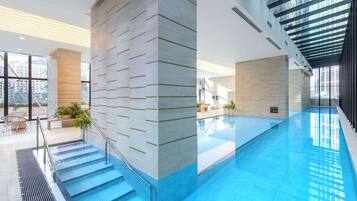 Hồ bơi trong nhà