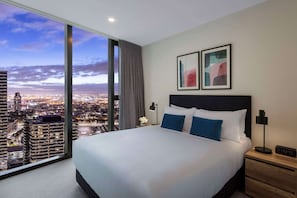 Premium bedding, desk, blackout curtains, soundproofing - Avani Melbourne Central Residences (Melbourne)