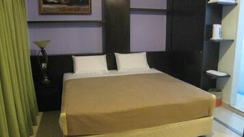 Meja, seterika/papan seterika, Wi-fi percuma