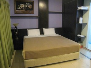 Desk, iron/ironing board, free WiFi