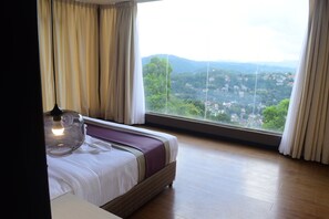 Honeymoon Suite, Mountain View - W Residence Kandy (Kandy)