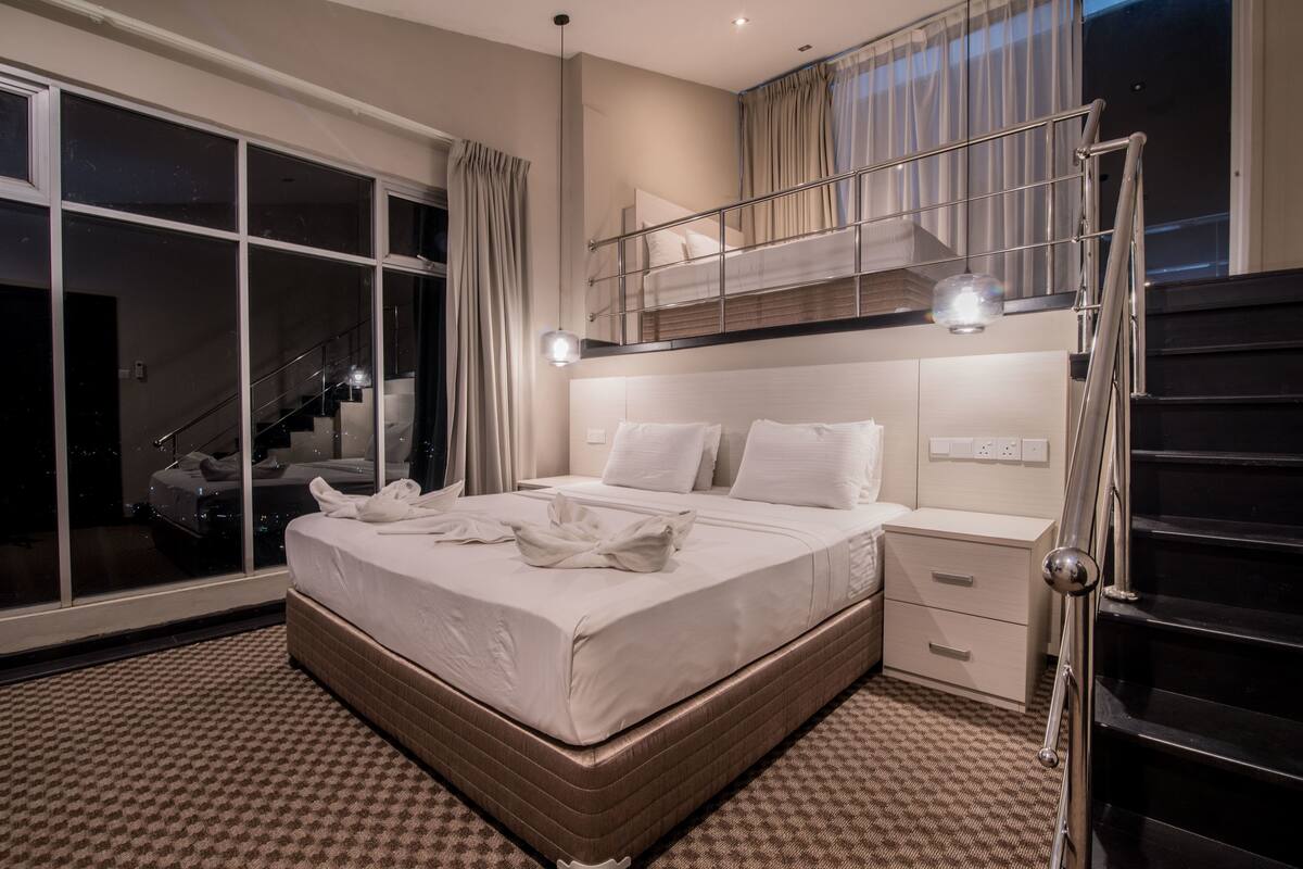 Family Penthouse, Balcony, City View | Minibar, individually furnished, desk, free WiFi