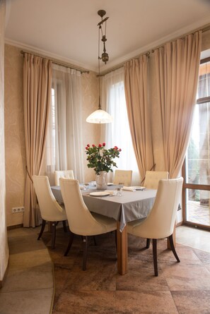 Exclusive-Haus, 4Â Schlafzimmer | Essbereich im Zimmer