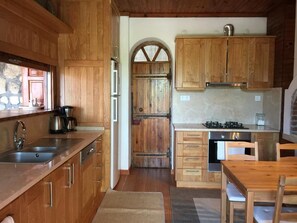 Villa, 4 Schlafzimmer | Eigene Kochnische | Kühlschrank, Mikrowelle, Ofen, Herdplatte