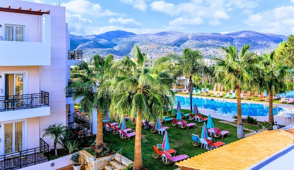 Garden - Yiannis Manos (Hersonissos)