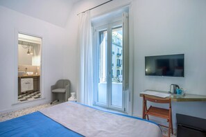 Standard Double or Twin Room | Minibar, in-room safe, desk, soundproofing - Napoliamo Guest House (Naples)