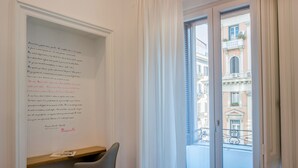 A room with a view of a building through a glass door. - Napoliamo Guest House (Naples)