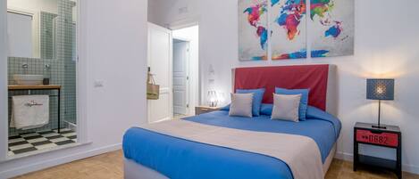 Double Room | Minibar, in-room safe, desk, soundproofing