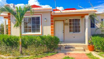 Deluxe Apartment, 3 Bedrooms, Non Smoking, 2 Bathrooms | 1 bedroom, premium bedding, desk, iron/ironing board