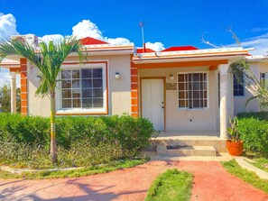 Deluxe Apartment, 3 Bedrooms, Non Smoking, 2 Bathrooms | 1 bedroom, premium bedding, desk, iron/ironing board