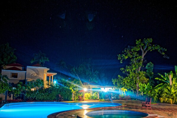 Piscine couverte, piscine extérieure