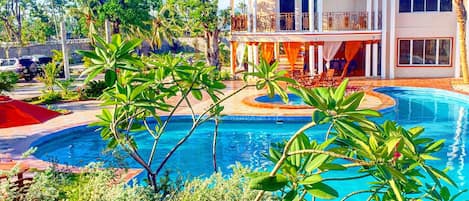 Piscina interna, piscina externa