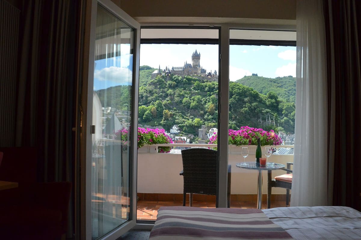 double room, balcony (castle view) | in-room safe, desk, free wifi, bed sheets