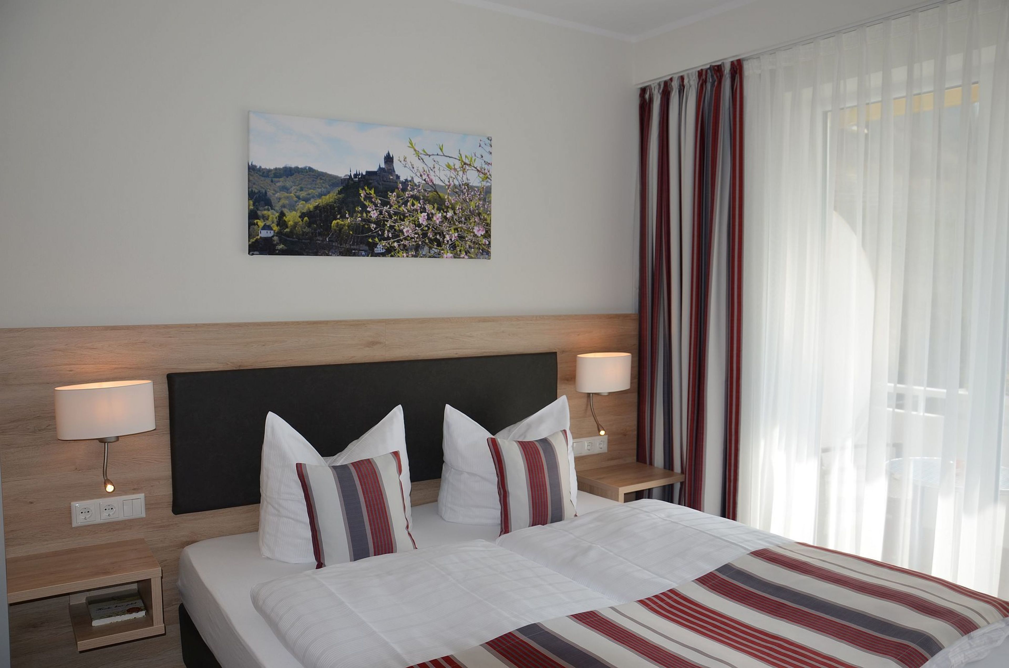 double room, balcony (small) | in-room safe, desk, free wifi, bed sheets