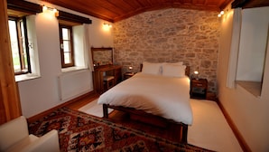 Villa, 2 chambres | 2 chambres, coffre-fort, bureau, système d’insonorisation