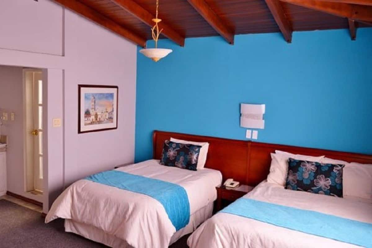 Triple Room | In-room safe, desk, WiFi (free), bed sheets