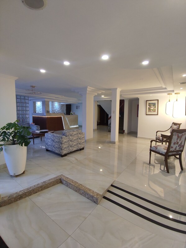 Reception - La Carolina Inn (Quito)