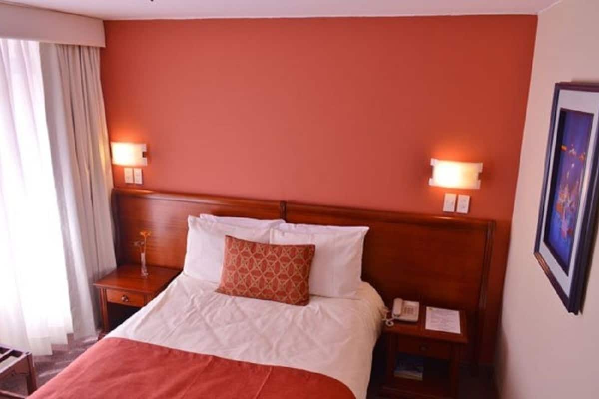 In-room safe, desk, WiFi (free), bed sheets