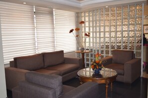 Lobby - La Carolina Inn (Quito)