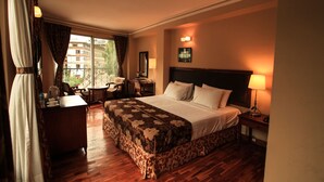 Deluxe Room | Minibar, in-room safe, desk, iron/ironing board - Hotel Galingkha (Thimphu)
