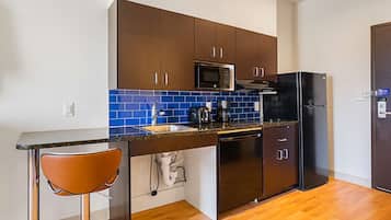Full-sized fridge, microwave, stovetop, dishwasher