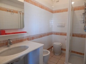 Apartment, 2 Schlafzimmer | Badezimmer