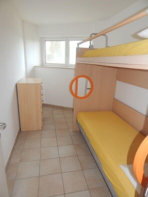 2 bedrooms, cots/infant beds, bed sheets - Sea view apartment M06 (Numana)