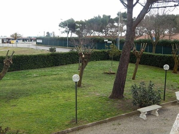 Courtyard - Sea view apartment M06 (Numana)