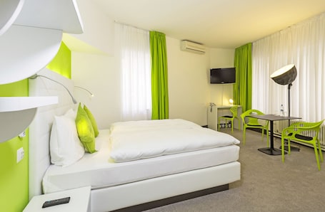 Deluxe Room with Twin Beds, accessible by the elevator | Premium bedding, down comforters, in-room safe, desk