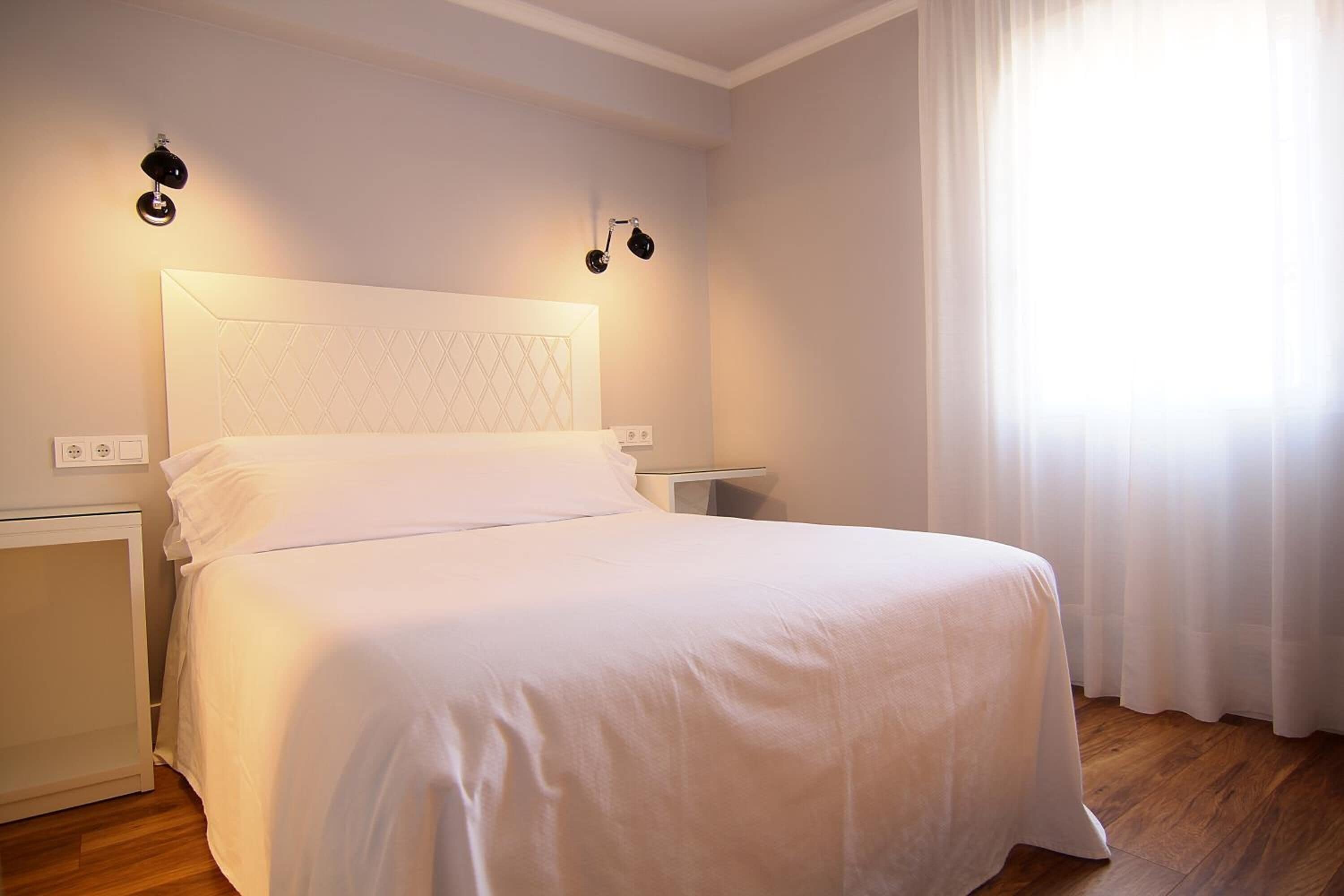 ミニバーのアイテム (無料)、セーフティボックス (室内)、客室ごとに異なる装飾、客室ごとに異なるインテリア