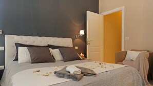 Superior Room | Premium bedding, minibar, in-room safe, iron/ironing board - La Perla Del Vaticano (Rome)
