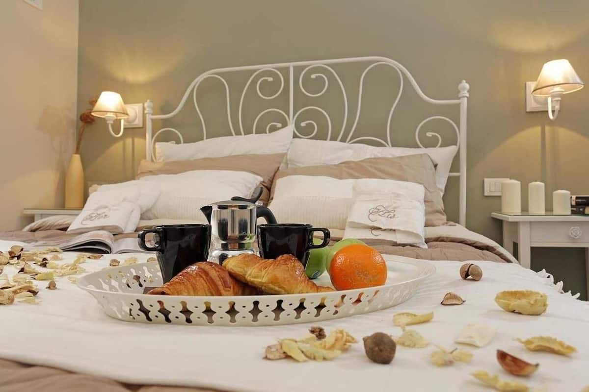Premium bedding, minibar, in-room safe, iron/ironing board