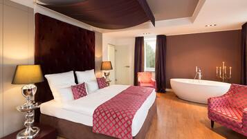 Suite, Kochnische | Hochwertige Bettwaren, Zimmersafe, Schreibtisch, kostenloses WLAN