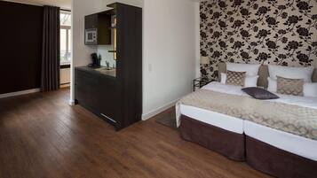 ห้องคอมฟอร์ทดับเบิล, ห้องครัวขนาดเล็ก | เครื่องนอนระดับพรีเมียม, ตู้นิรภัยในห้องพัก, โต๊ะทำงาน, Wi-Fi ฟรี